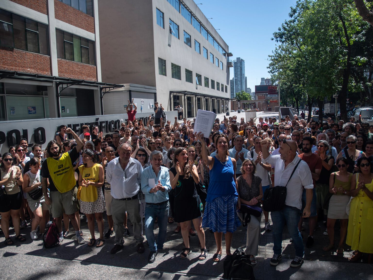 Una de las manifestaciones contra los recortes del Conicet. /Foto: Somos Tèlam.