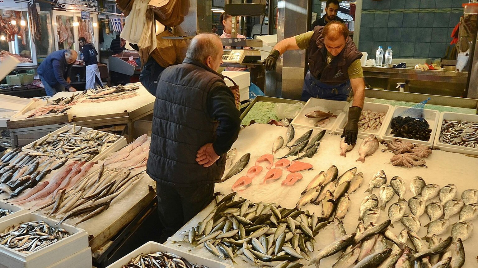 Bajó el consumo de pescado y subieron los precios.