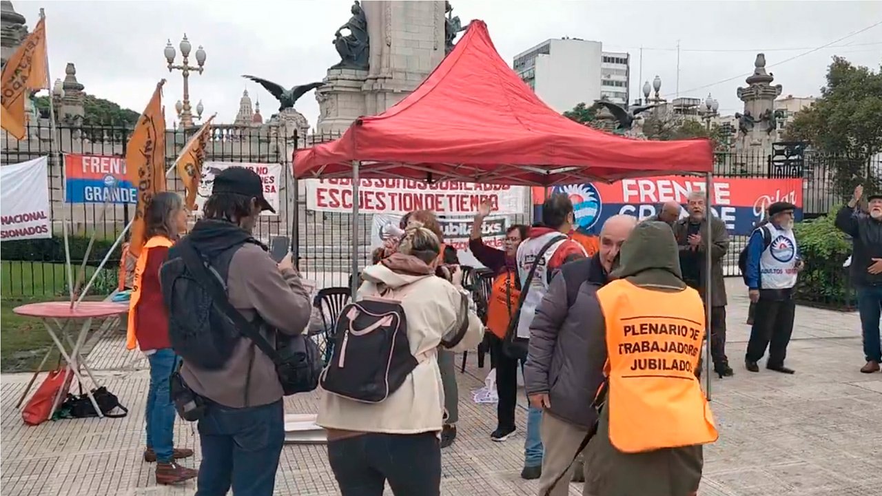 Organizaciones de jubilados instalaron una carpa frente al Congreso – FM Digital Empalme