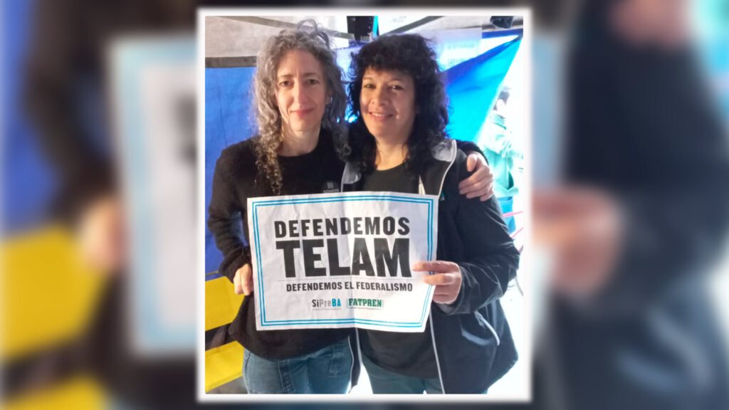 La escritora Virginia Feinmann pasó a dejar su apoyo a los trabajadores de Télam – FM Digital Empalme