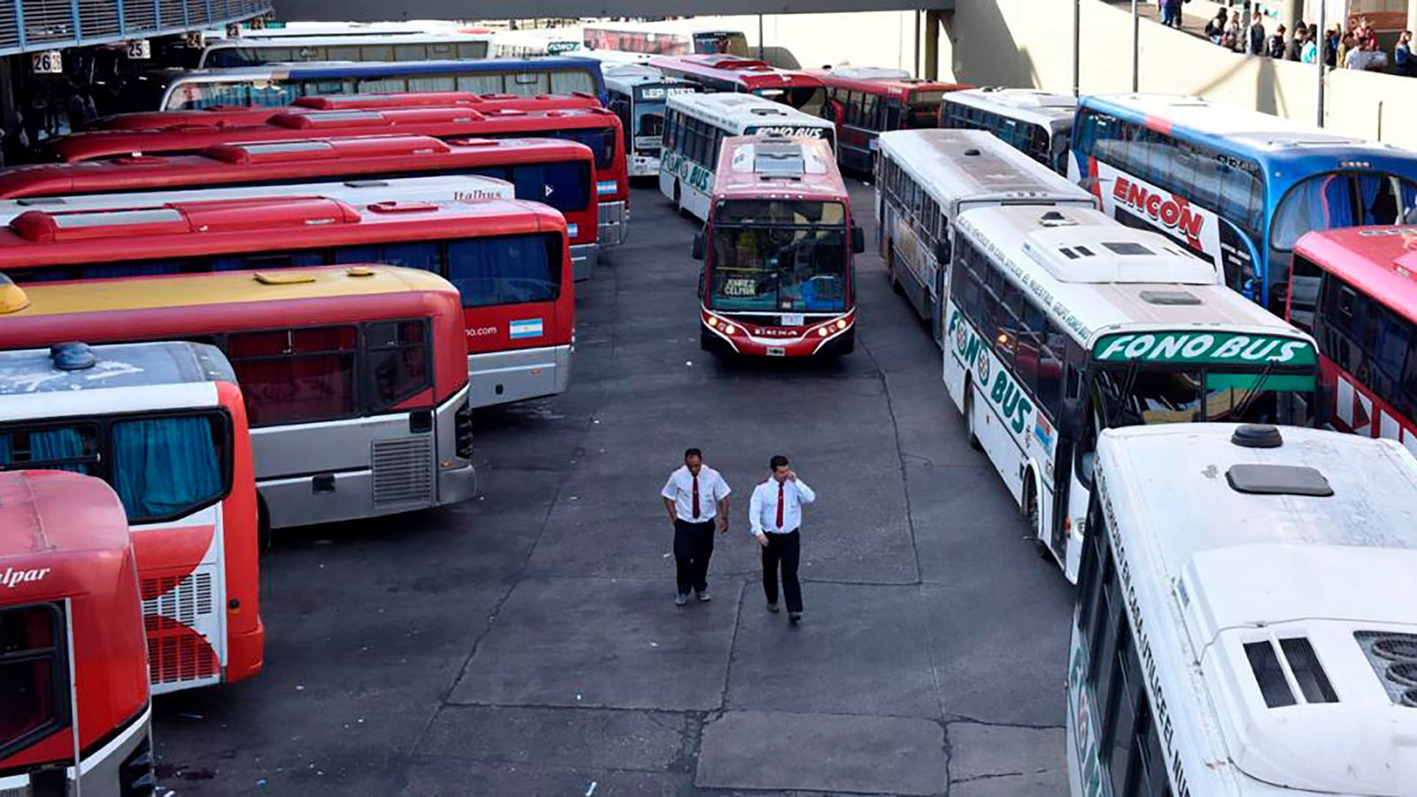 Choferes de colectivos de Córdoba pararon por un aumento salarial y continuarán la lucha este jueves – FM Digital Empalme