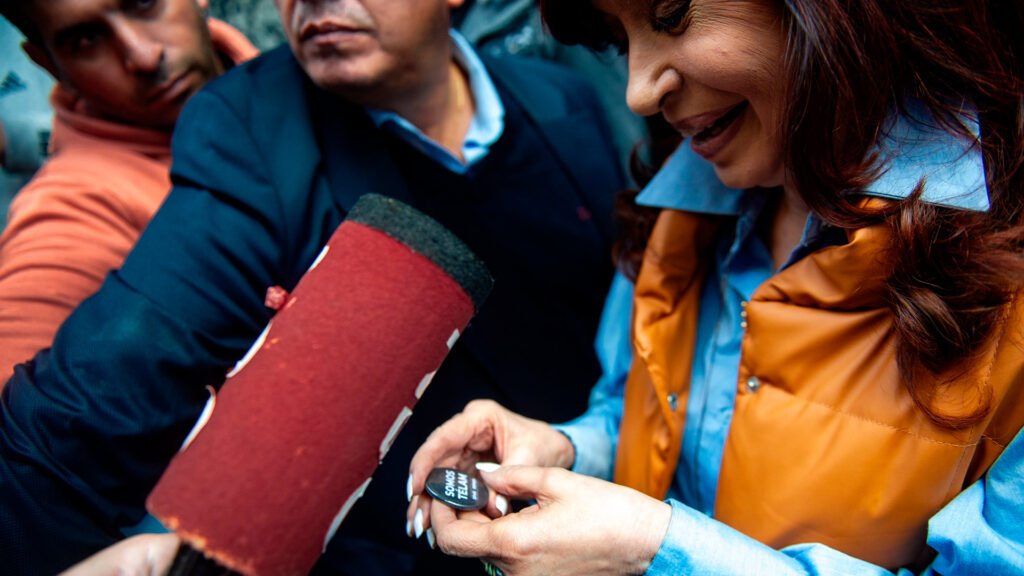 Cristina Kirchner: “Lo peor que nos puede pasar es agachar la cabeza ante lo que está pasando”