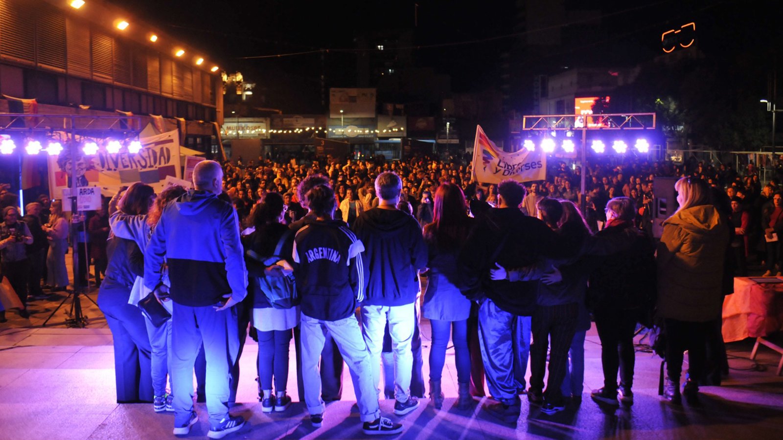 Comenzó en Rosario el VI Encuentro Nacional LGTBIQNB+, que llamó a “poner el cuerpo” contra la violencia y el odio oficial