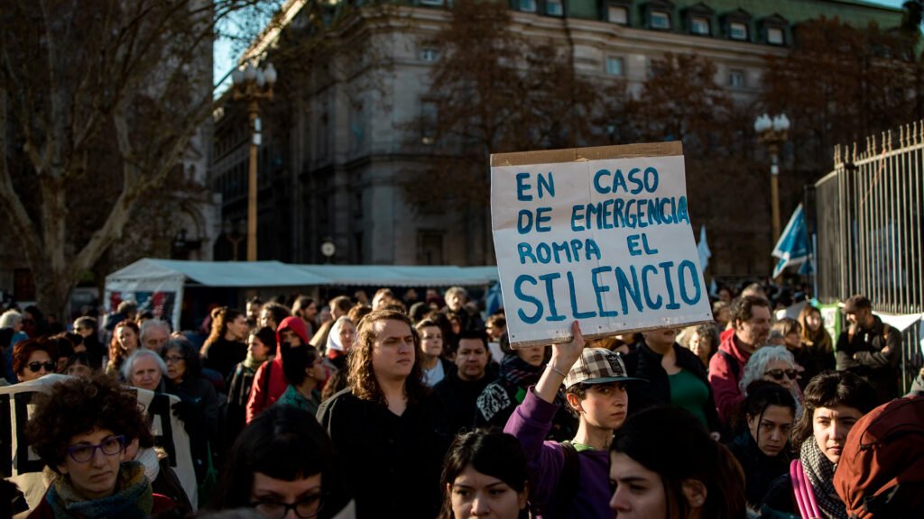 Milei encabezó el acto por el Día de la Bandera en Rosario: hubo varias expresiones  en rechazo a su gestión